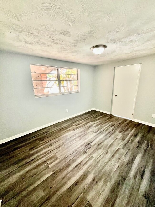 Photo - Spacious 6BR/1BA Winter Haven Home! No Application fee!