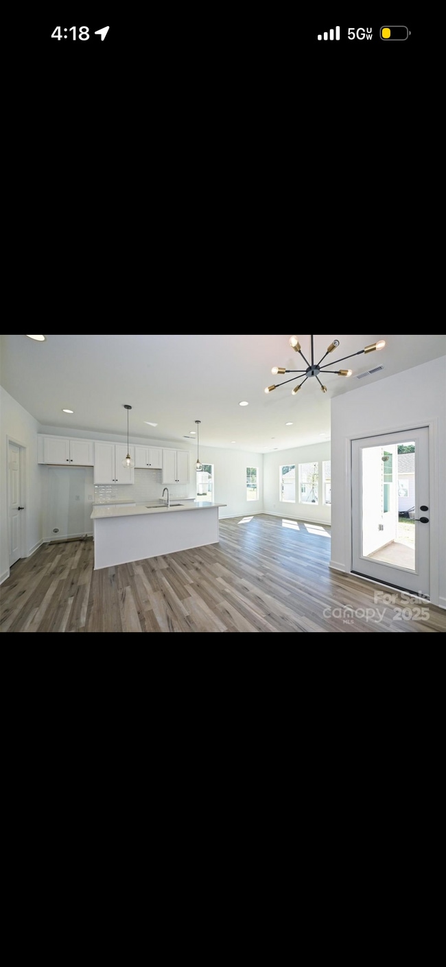 Photo - 2735 Primrose Ave