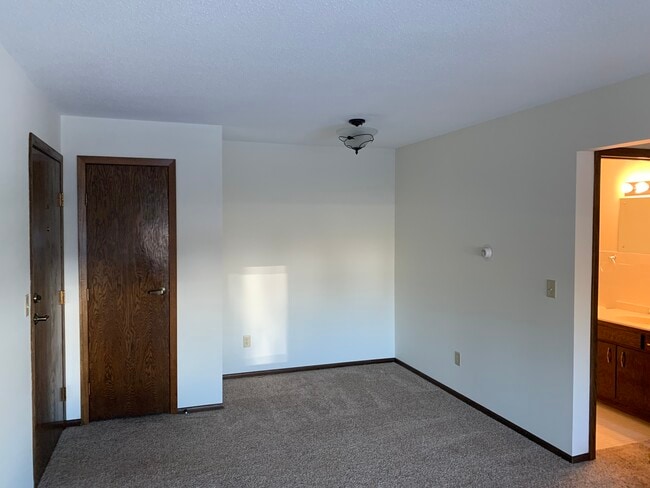 Unit 6 - Entry/Dining Room
