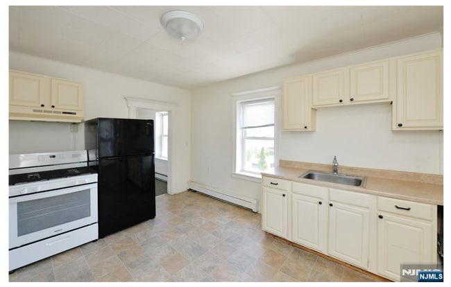 Photo - 39 Lodi St Unit 2