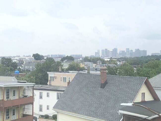 Photo - 240 Leyden St Unidad 3