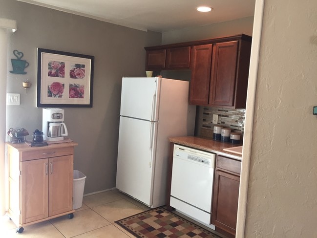 Coffee bar - 1961 Park Terrace Pl