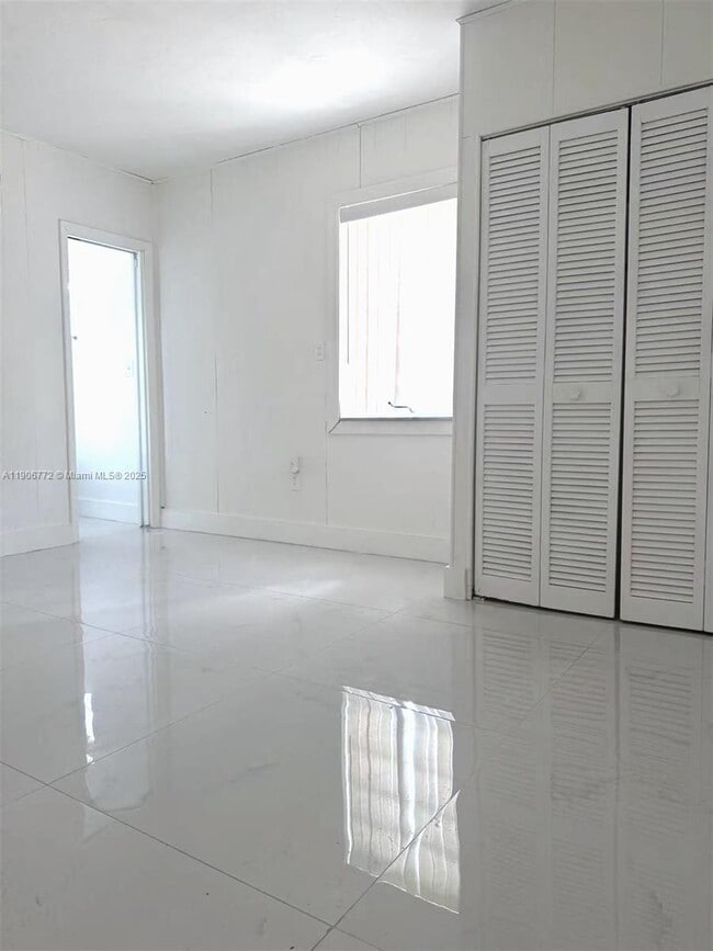 Building Photo - 61 SW 58th Ct Unit C