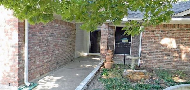 Photo - 336 Roy Ln