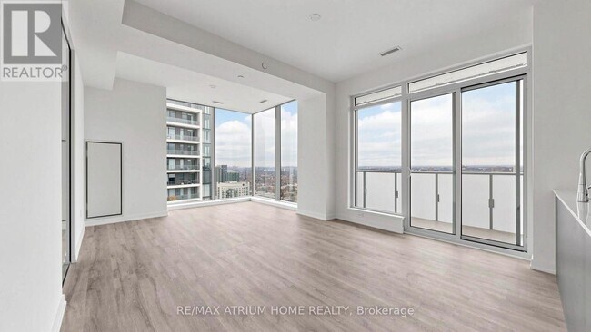 Photo - 7 Golden Lion Heights Unité 3204