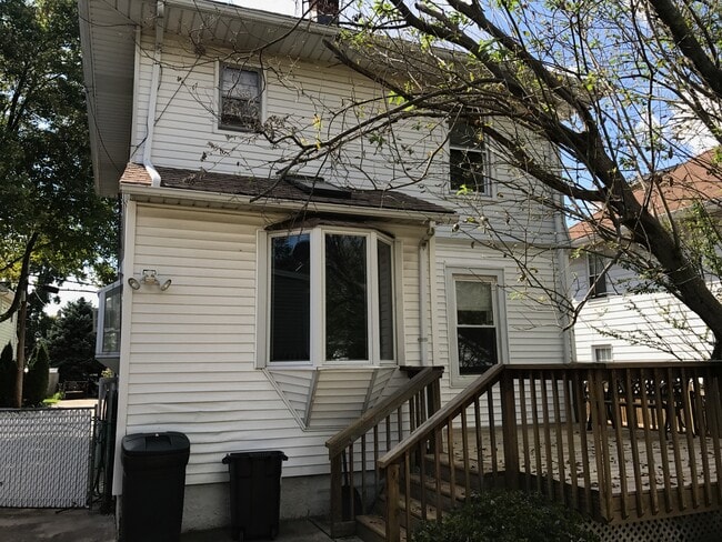 Back deck overlooking private yard - 23 south 6th avenue