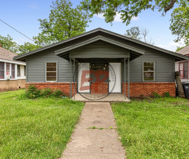Building Photo - 1920 Lyle Ave Rental