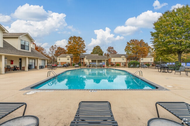 Community Pool - Park Lake
