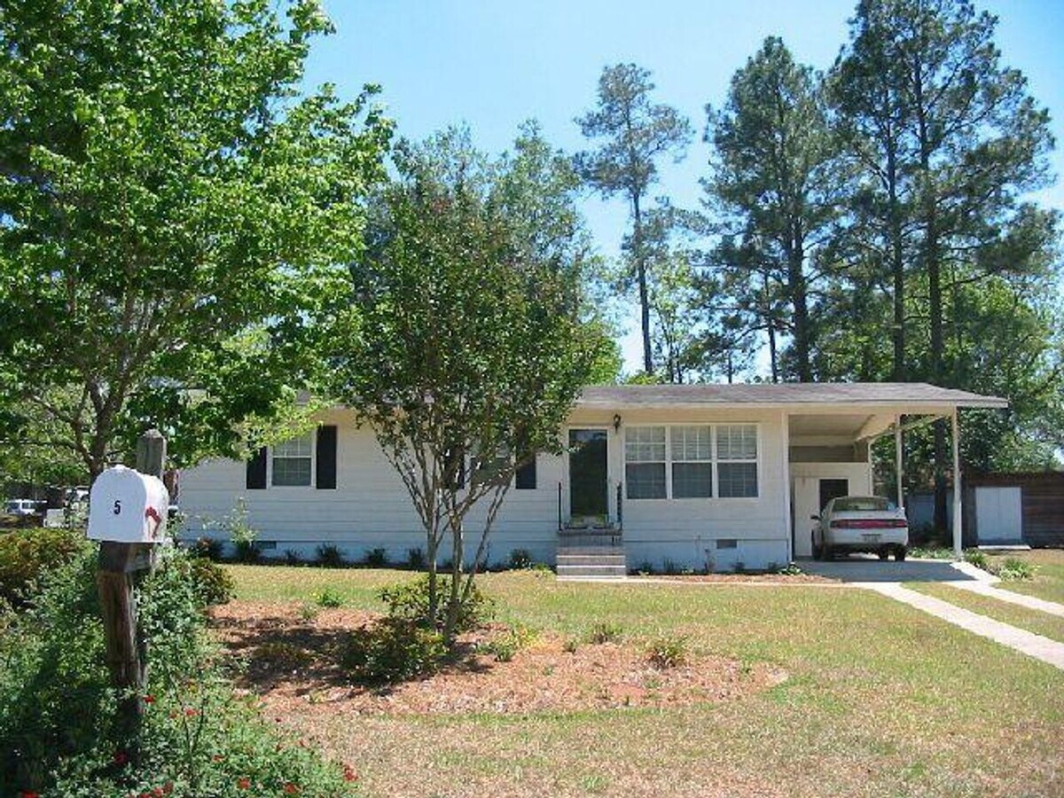 3 bedroom, 1 bath home - 3 bedroom, 1 bath home