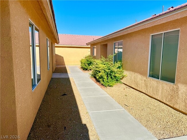 Building Photo - 1070 S Potro Ave
