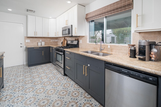 Photo - 1731 W Highland Ave