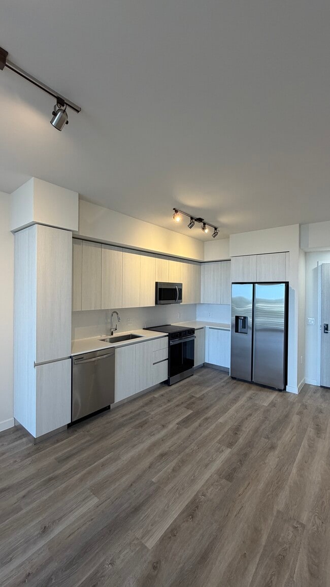 Building Photo - 700 NW 4th Ave Unit A2