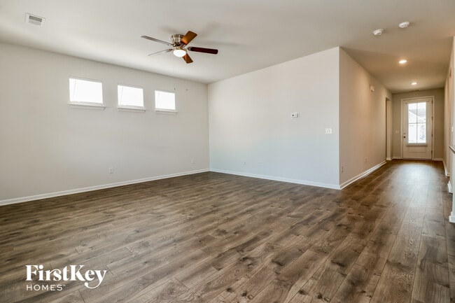 Photo - 407 Bering Ln