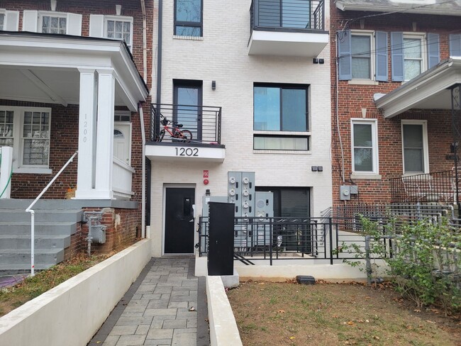 Stunning 2 BR/2 BA Apartment in 16th Stree... - Stunning 2 BR/2 BA Apartment in 16th Stree...