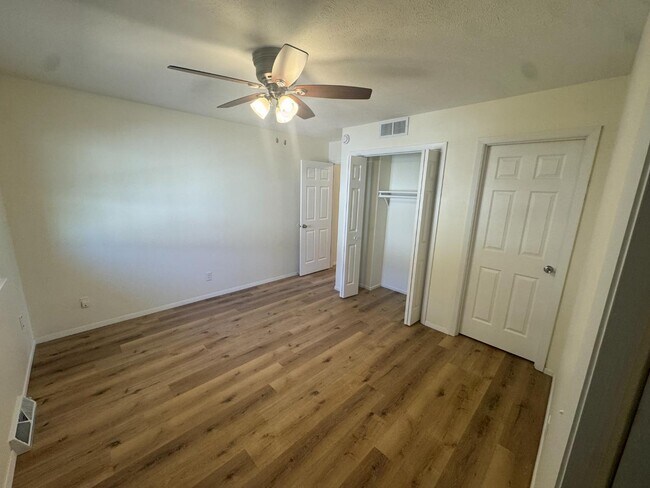 Photo - 208 Lindell Dr