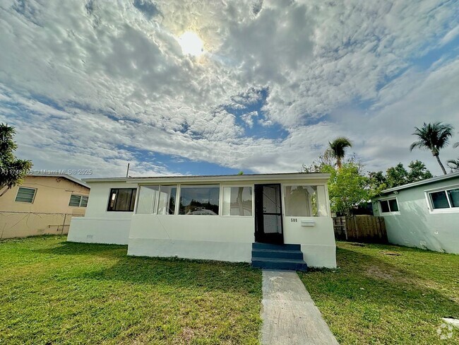 Building Photo - 580 NE 170th St Rental
