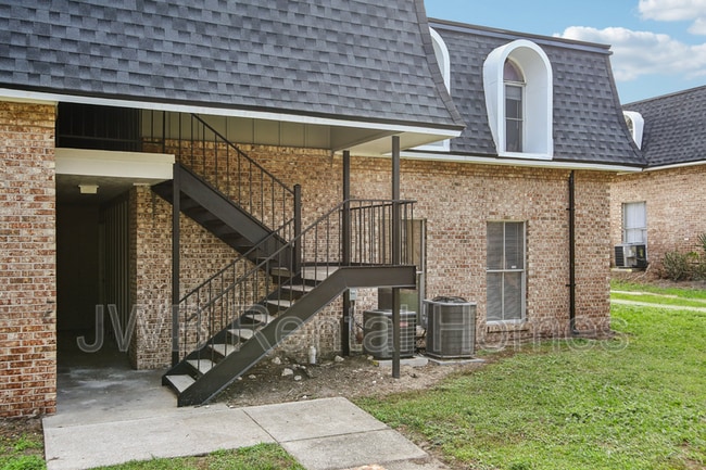 Building Photo - 851 Bert Rd Unit #5 Rental