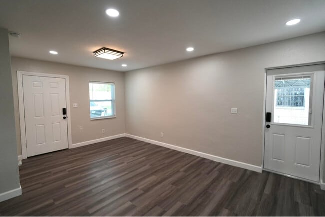 Photo - 885 Ruby Ave