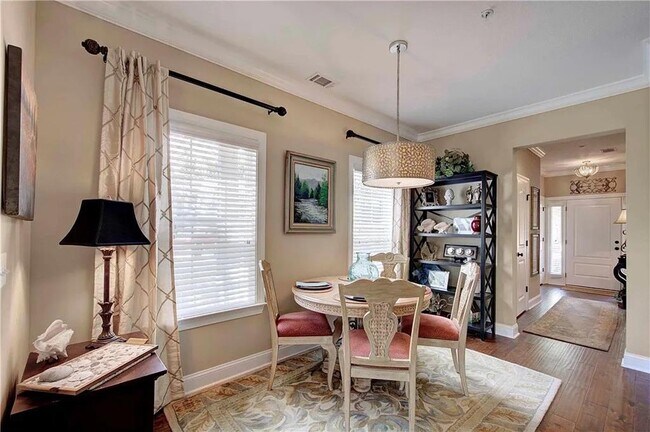 Photo - 404 Reserve Ln