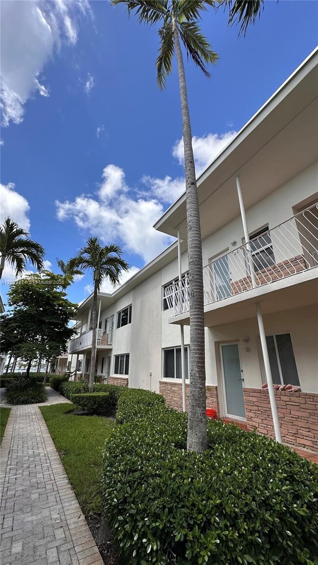 Photo - 1100 Venetian Way Unit 2B