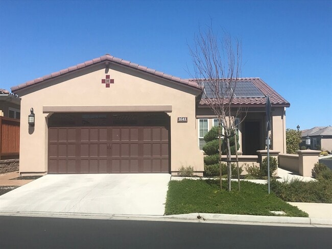 Building Photo - Charming 2 Bed 2 Bath - Trilogy at The Vineyards