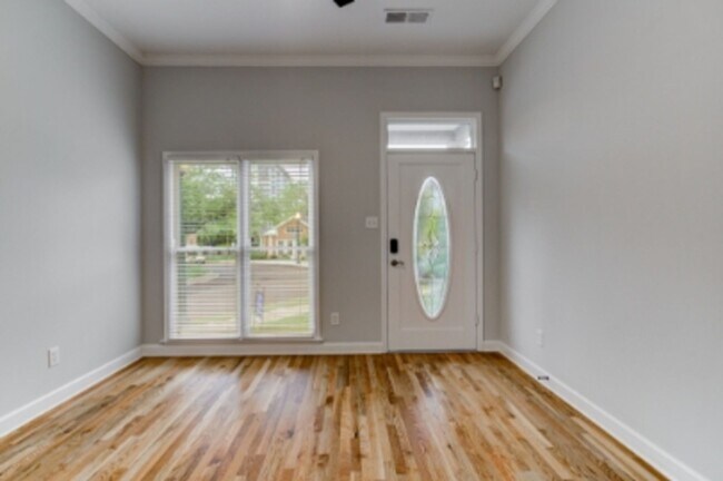 Photo - Nice 3 bedroom 2 bath home in the heart of Downtown Memphis - Open To Section 8