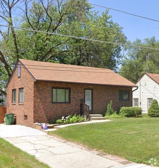 Building Photo - 1122 69th St Rental