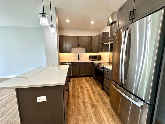 Building Photo - 21 Summer St Unit 203 Rental
