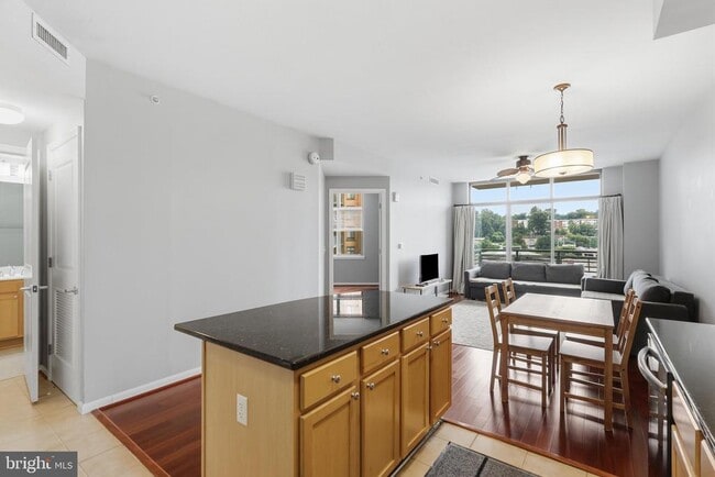 Building Photo - 2720 S Arlington Mill Dr Unit 706
