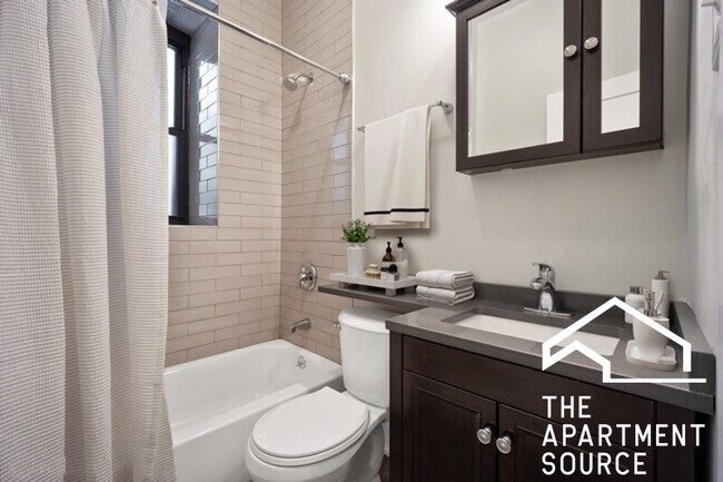 Photo - 651 W Oakdale Ave
