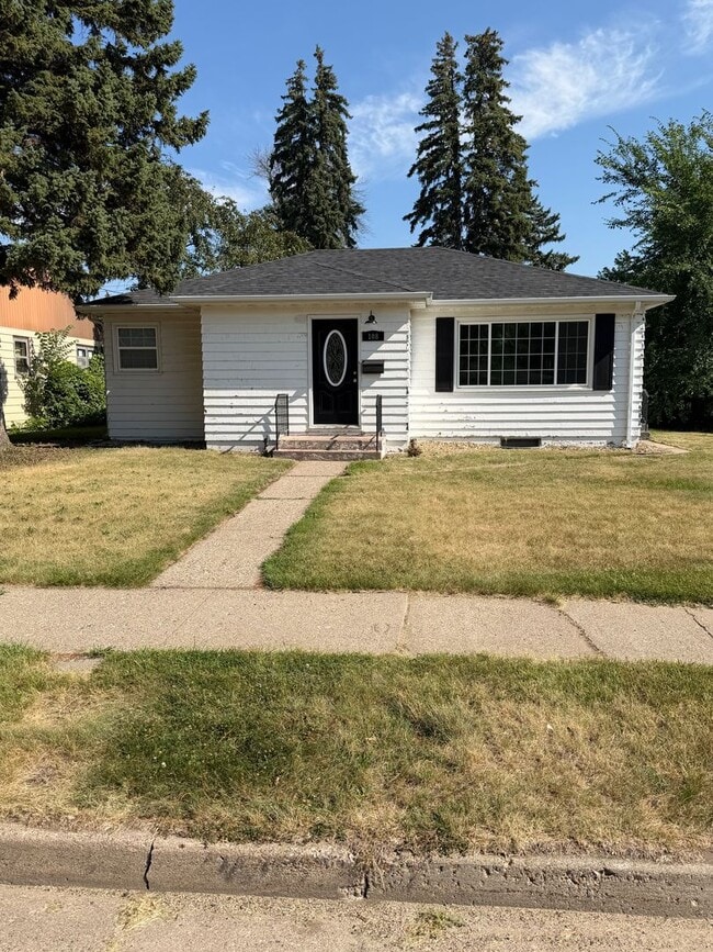 Building Photo - Spacious 4 bedroom bathroom stand-alone home.