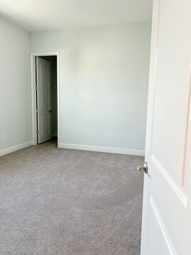 Photo - 6674 Bridgman Street