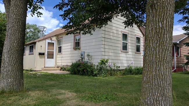 Photo - 200 11th St NE