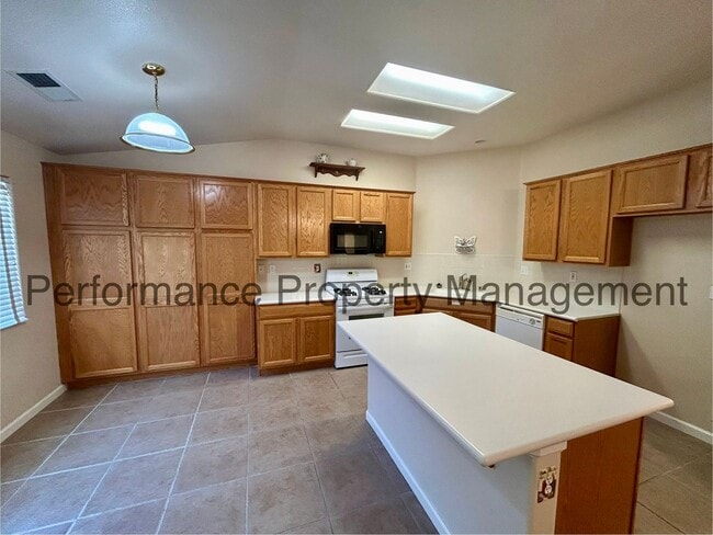 Photo - Stunning 3 Bed/2 Bath NW Bakersfield Home ...