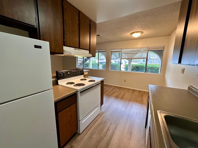 Photo - 2040 Victor Ave Unit 02