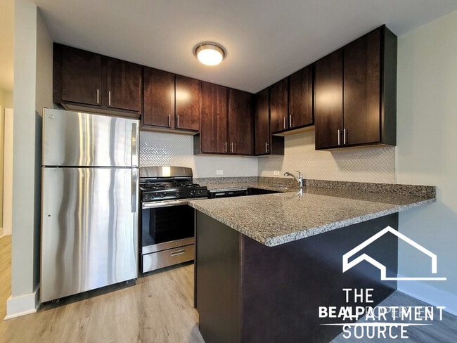 Building Photo - 1427 N Dearborn St Unit C2 Rental