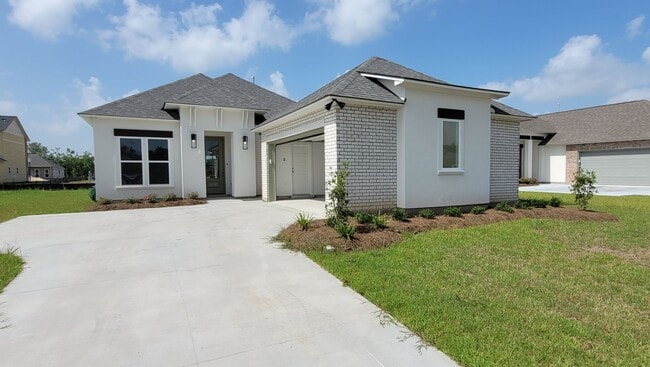 Building Photo - Must see 4 bedroom, 3 bath home!