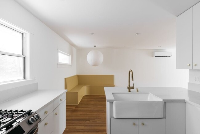 Photo - 720 Parkman Ave