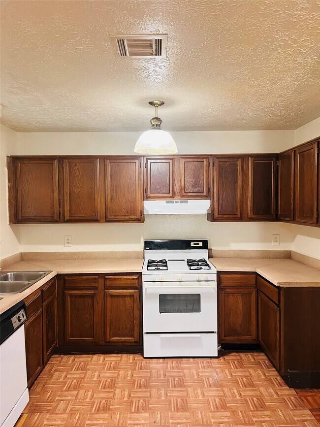 16633 Gold Ridge Ln