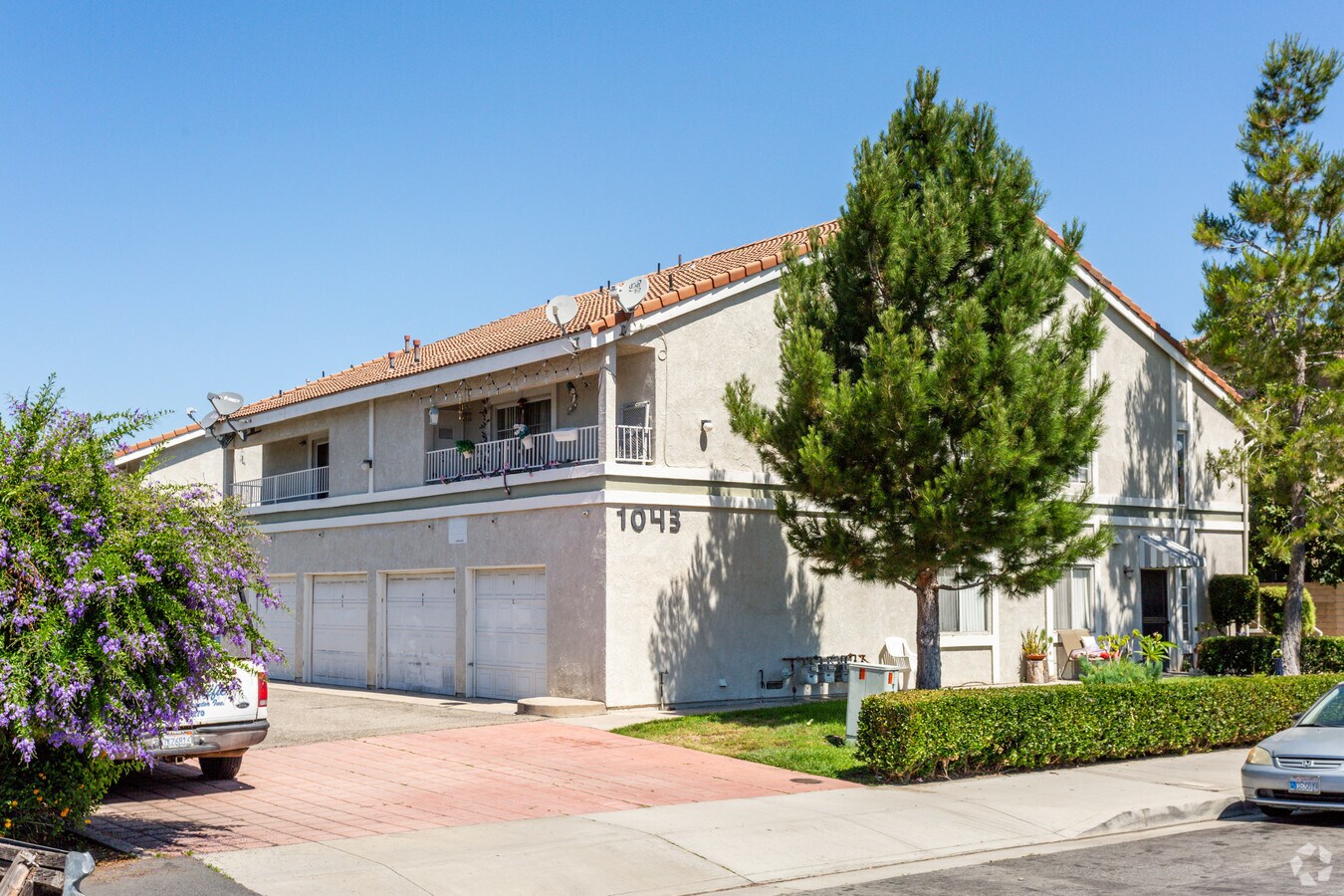 Photo - 1043 N Bradford Ave Apartments