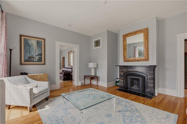 Photo - 92 Pelham St