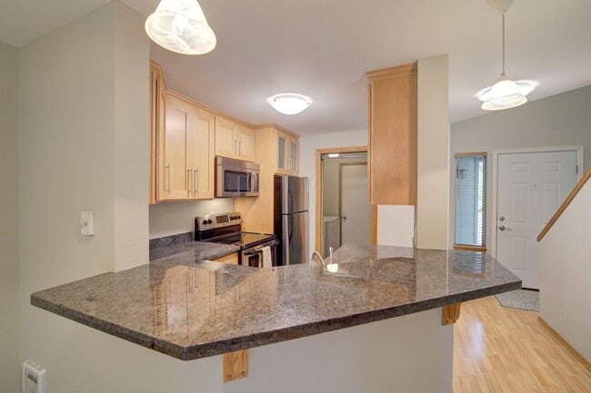 Photo - 2bd/2.5ba Issaquah Townhouse