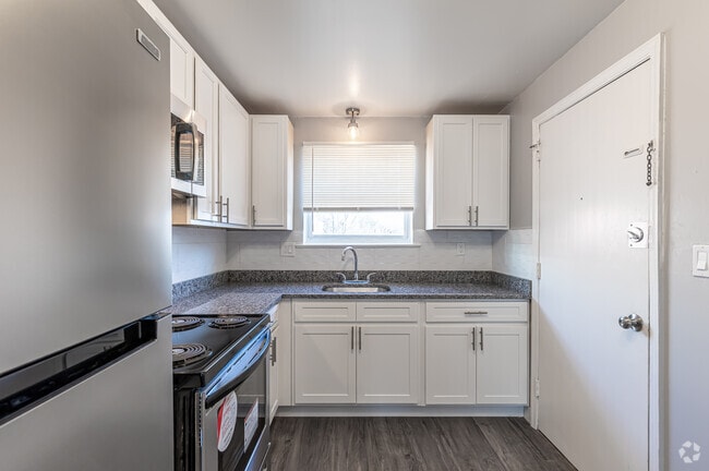 2BR, 1BA- Kitchen - Folly Brook Apartments