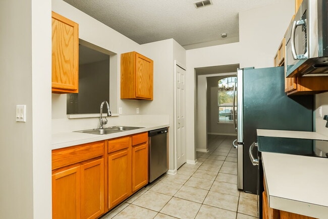 Photo - 7811 Invermere Blvd N