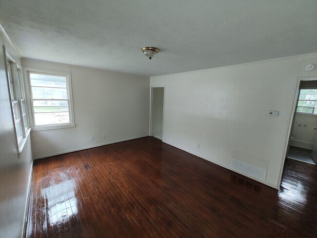 Photo - 803 Candlewood Dr