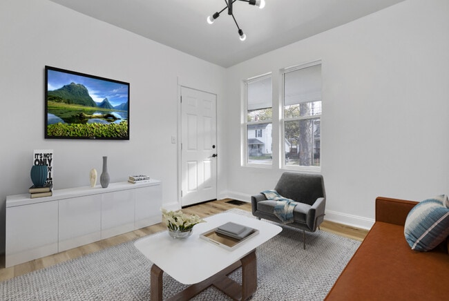 Photo - 624 W Lapeer St