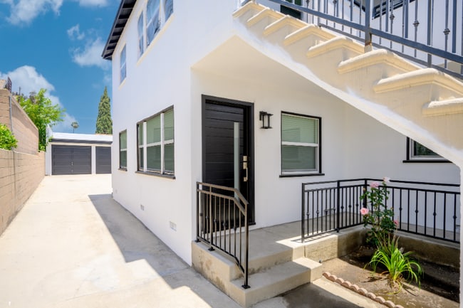 Photo - 623 E Chevy Chase Dr Unidad C