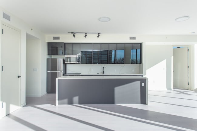 Building Photo - Allure 258