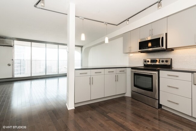 Photo - 300 N State St Unit 5517