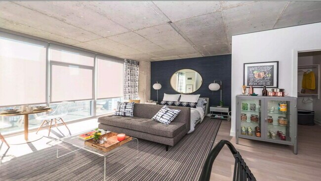 Photo - 433 N Wells St